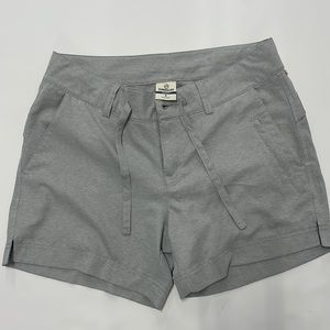 Magellan Outdoors Grey Shorts Size: Small